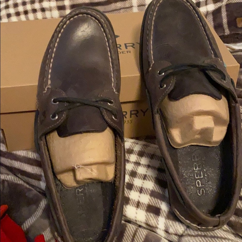 Men's 10.5 sperry boat shoes worn once.